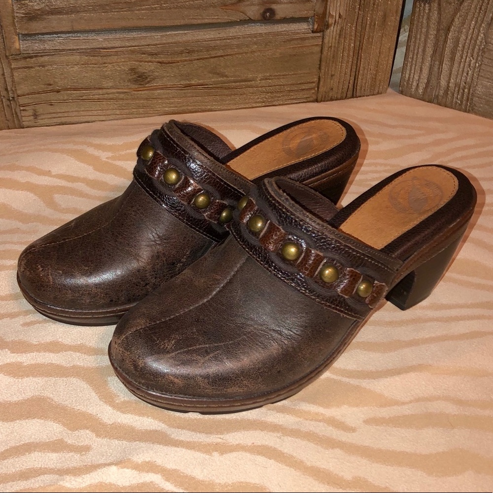 Nurture leather clogs. Brown slip-ons with brass